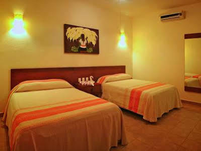 Marina Park Plaza Aparthotel Huatulco Exterior photo